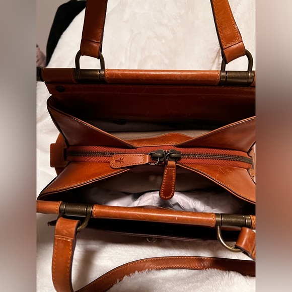 ⭐️ Make Me An Offer ⭐️ Frye Farrah Leather Handbag - Picture 8 of 10